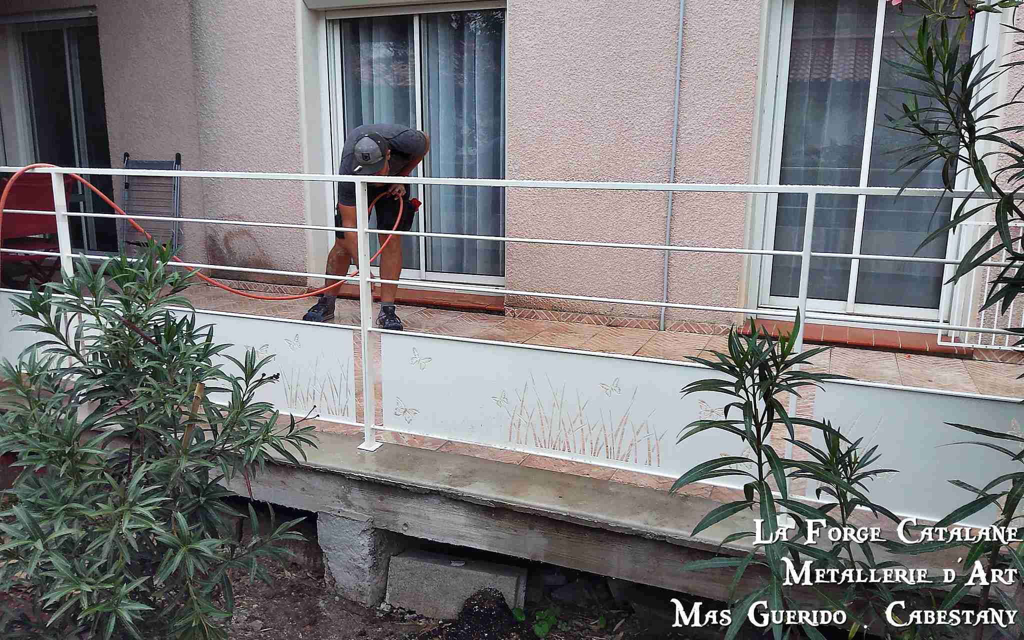 garde corps avec motif bambou et papillons en découpe laser thermolaquage forge catalane.jpg